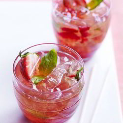 Рецепт Безалкогольного клубничного мохито
