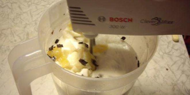 Рецепт коктейля молочного с кусочками фруктов и шоколада