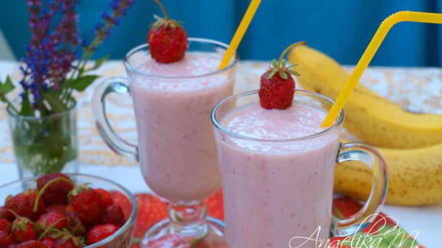 Рецепт молочного клубнично-банановый коктейль