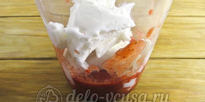 Рецепт молочного коктейля с клубникой и мороженым