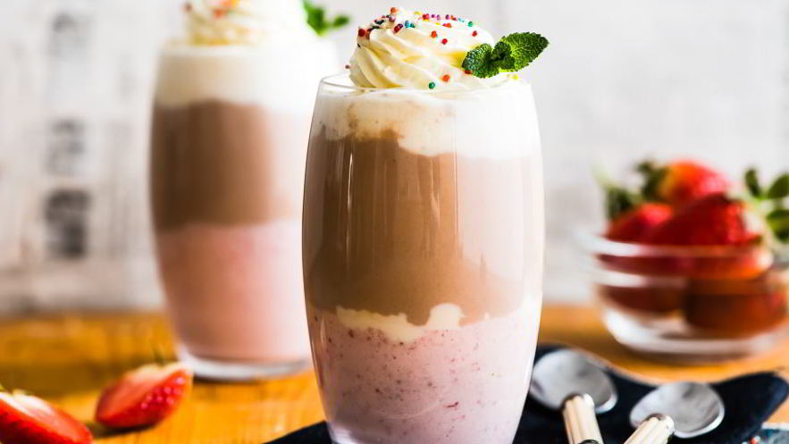 Рецепт трехцветного молочного коктейля