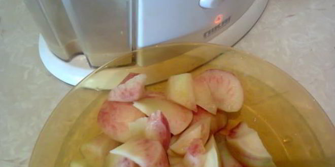 Рецепт персиково-изюмного морс