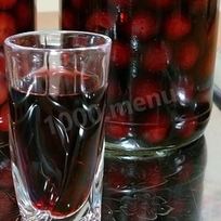 Рецепт Домашней вишневой наливки с косточками из вишни