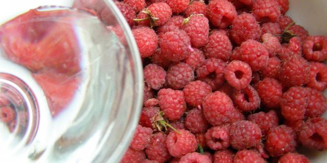 Рецепт малиновой наливки из малины