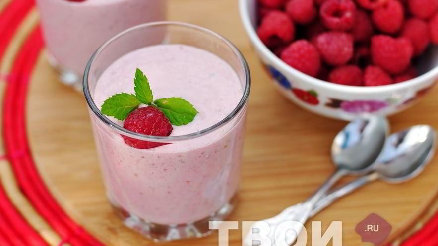 Рецепт малинова-бананового смузи с овсяными хлопьями