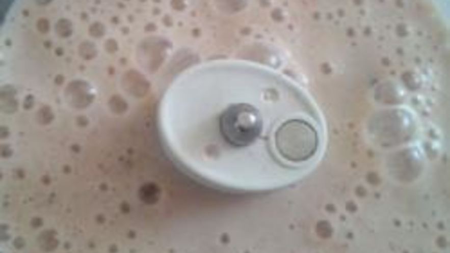 Рецепт смузей из банана, киви, клубники и соевого молока