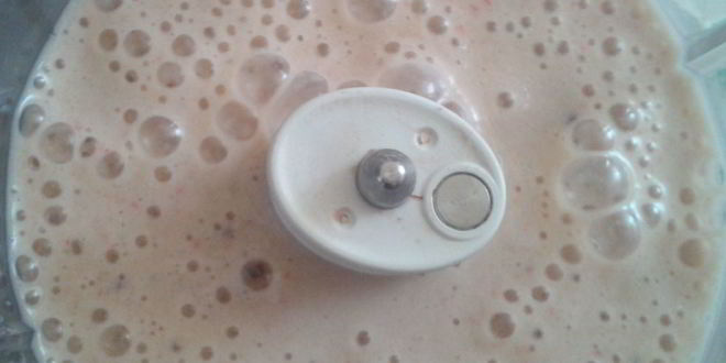 Рецепт смузей из банана, киви, клубники и соевого молока