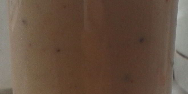 Рецепт смузей из банана, киви, клубники и соевого молока