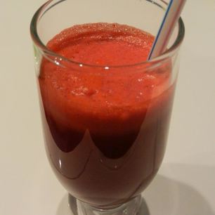 Рецепт Сока из свеклы, яблок, моркови и лимона