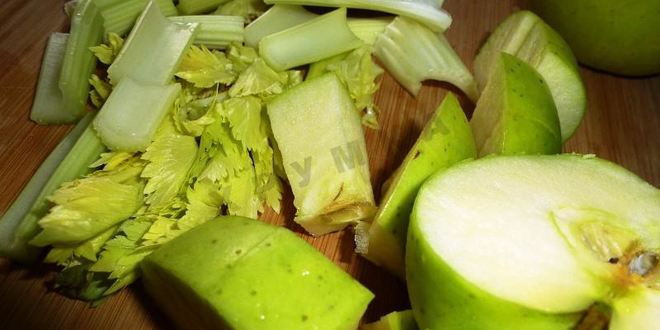 Рецепт свежевыжатого сока из сельдерея и яблок