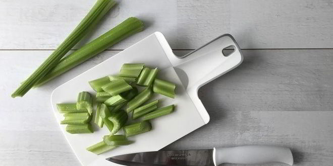 Рецепт томатного сока с зеленой гречкой, сельдереем и сметаной