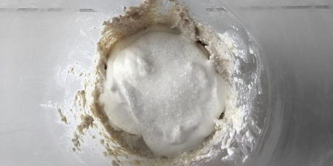 Рецепт томатного сока с зеленой гречкой, сельдереем и сметаной