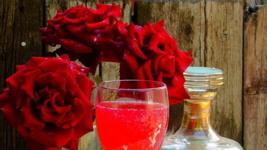 Рецепт вина из лепестков роз