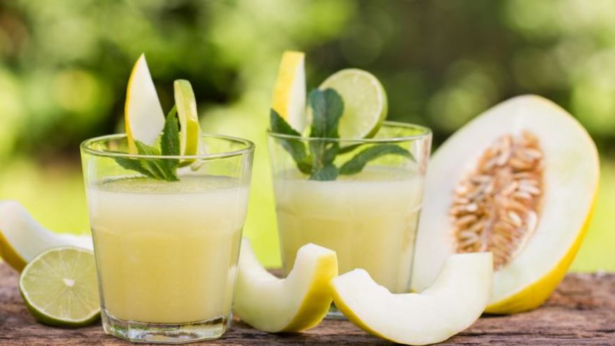 Рецепт яблочно-дынного напиток с лаймом и мятой