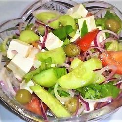 Рецепт Греческого салата из овощей и сыра