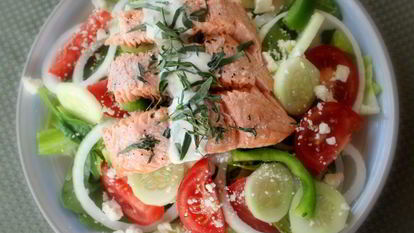 Рецепт Греческого салата с семгой