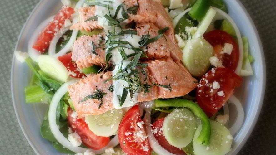 Рецепт греческого салата с семгой