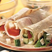 Греческий салат в лаваше