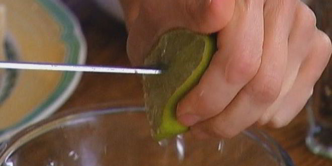 Рецепт салата из гречки с копченой курицей, помидорами и руколой