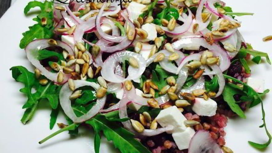 Рецепт салата из гречки со свеклой и брынзой