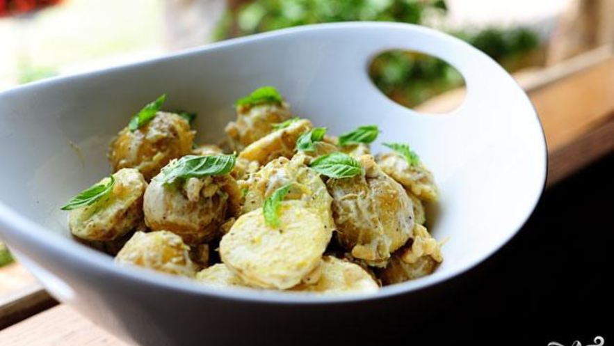 Рецепт картофельного салата с лимоном и базиликом