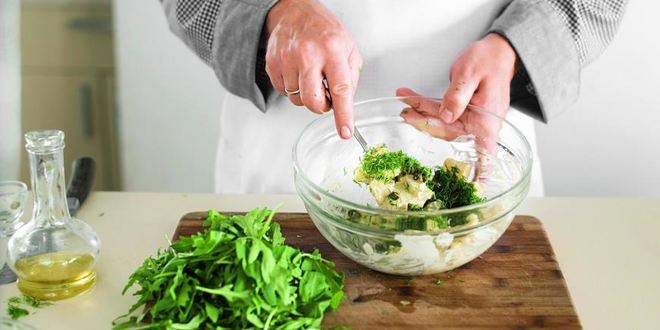 Рецепт картофельного салата с обожженным сашими из лосося