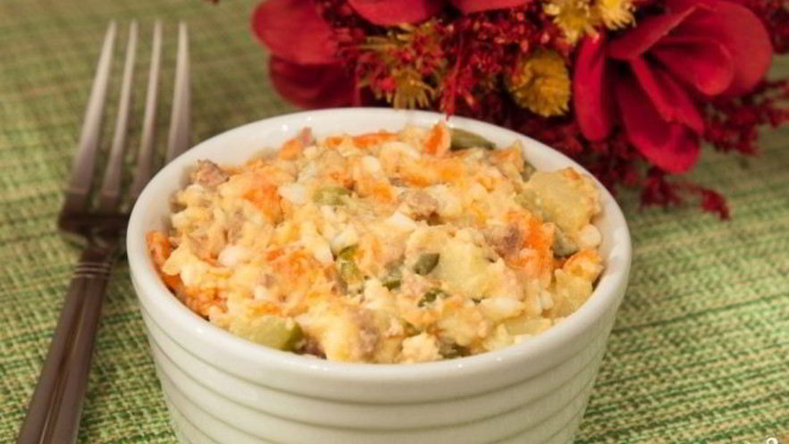 Рецепт картофельного салата с соленым огурцом