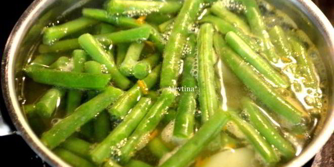 Рецепт картофельного салата с зеленой фасолью и томатами