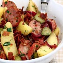 Немецкий картофельный салат с копченой колбасой
