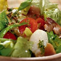 Салат из молодого картофеля со скумбрией