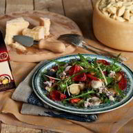 Рецепт Салата с картофелем, кальмарами, чоризо и сыром Джюгас