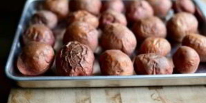 Рецепт салата с запеченным картофелем