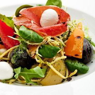 Рецепт Теплого картофельного салата с маслинами и перцем