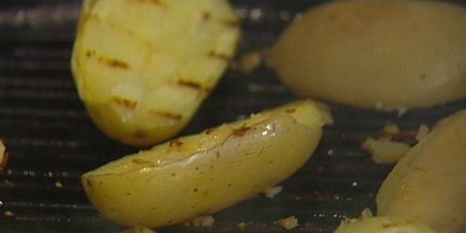 Рецепт теплого салата с картофелем и беконом