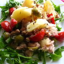 Теплый салат с картофелем и тунцом