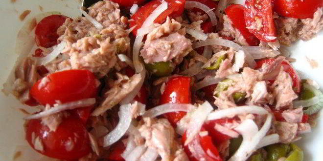 Рецепт теплого салата с картофелем и тунцом