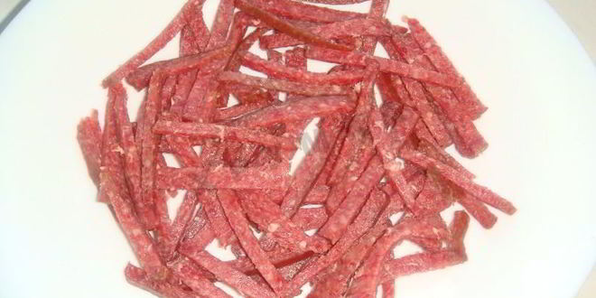 Рецепт классического восточного салата с колбасой