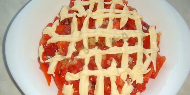 Рецепт классического восточного салата с колбасой