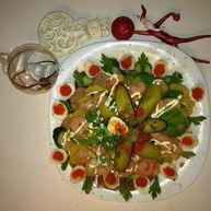 Рецепт Оливье по-царски со свиной вырезкой и креветками на желе из гранатового соуса