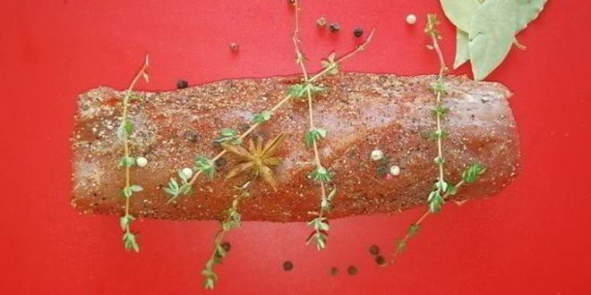 Рецепт оливье по-царски со свиной вырезкой и креветками на желе из гранатового соуса