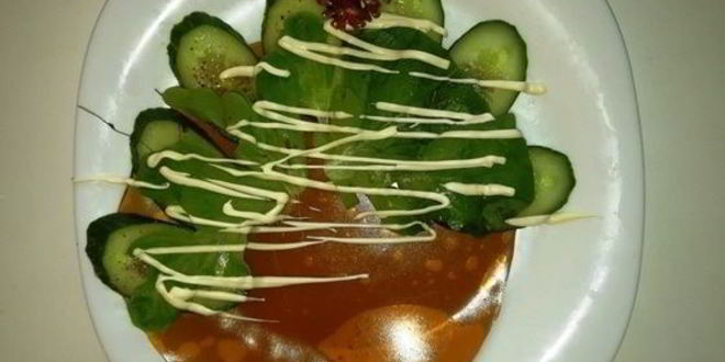 Рецепт оливье по-царски со свиной вырезкой и креветками на желе из гранатового соуса