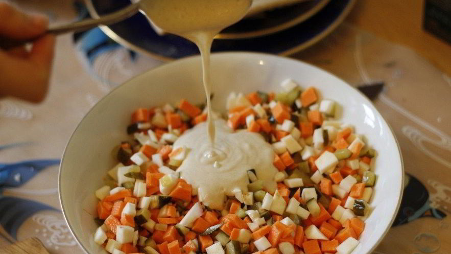 Рецепт сыроедческого оливье