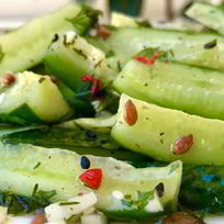 Салат из малосольных огурцов