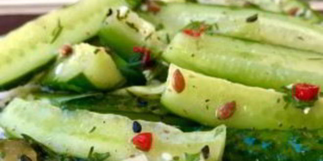 Рецепт салата из малосольных огурцов