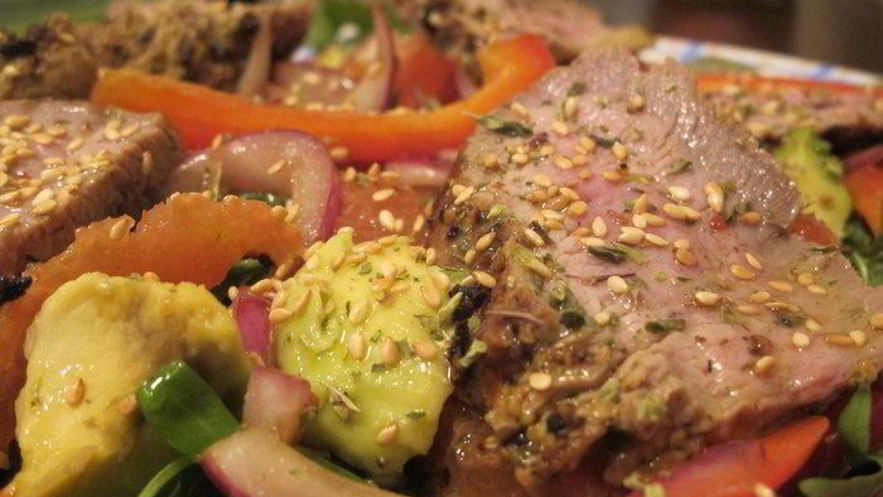 Рецепт салата из руколы, говядины и красных апельсин