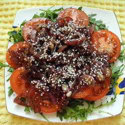 Рецепт Салата из руколы и помидоров с бальзамированным луком