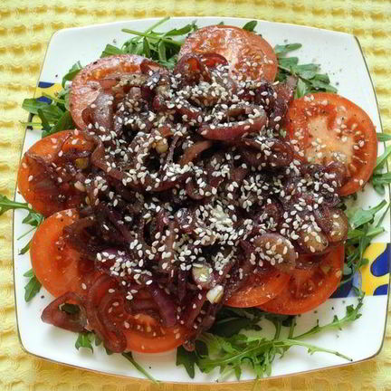 Рецепт Салата из руколы и помидоров с бальзамированным луком