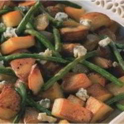 Рецепт Салата из жареного картофеля, фасоли и сыра