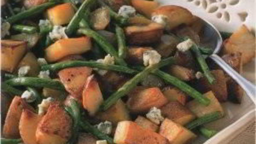 Рецепт салата из жареного картофеля, фасоли и сыра