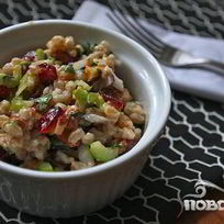 Салат с фарро, клюквой и сельдереем